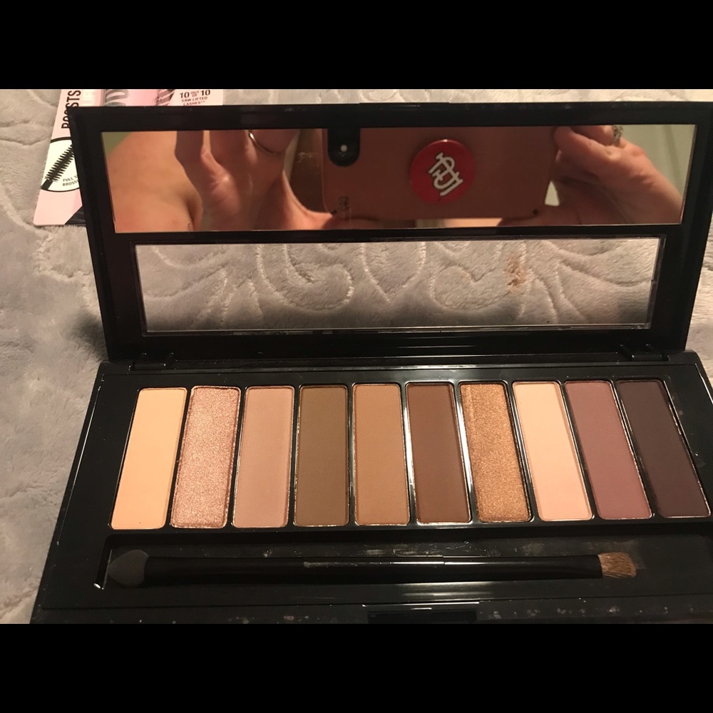 Makeup Bundle - Picture 3 of 16